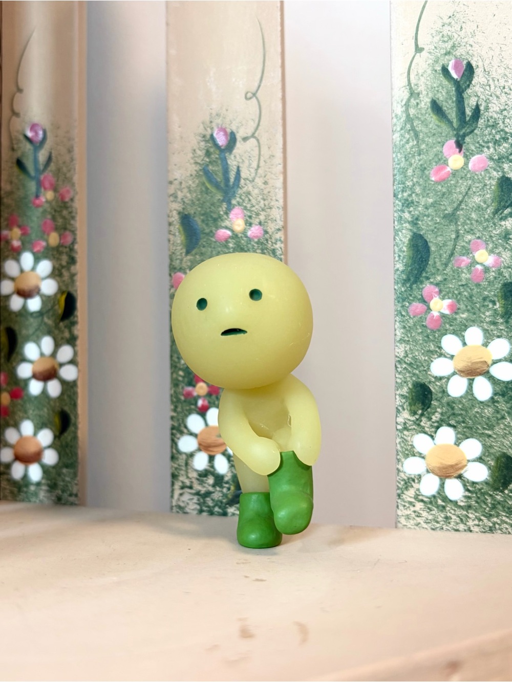 AUTHENTIC Smiski Dressing Series “Putting on Socks” Glow in the Dark Figurine